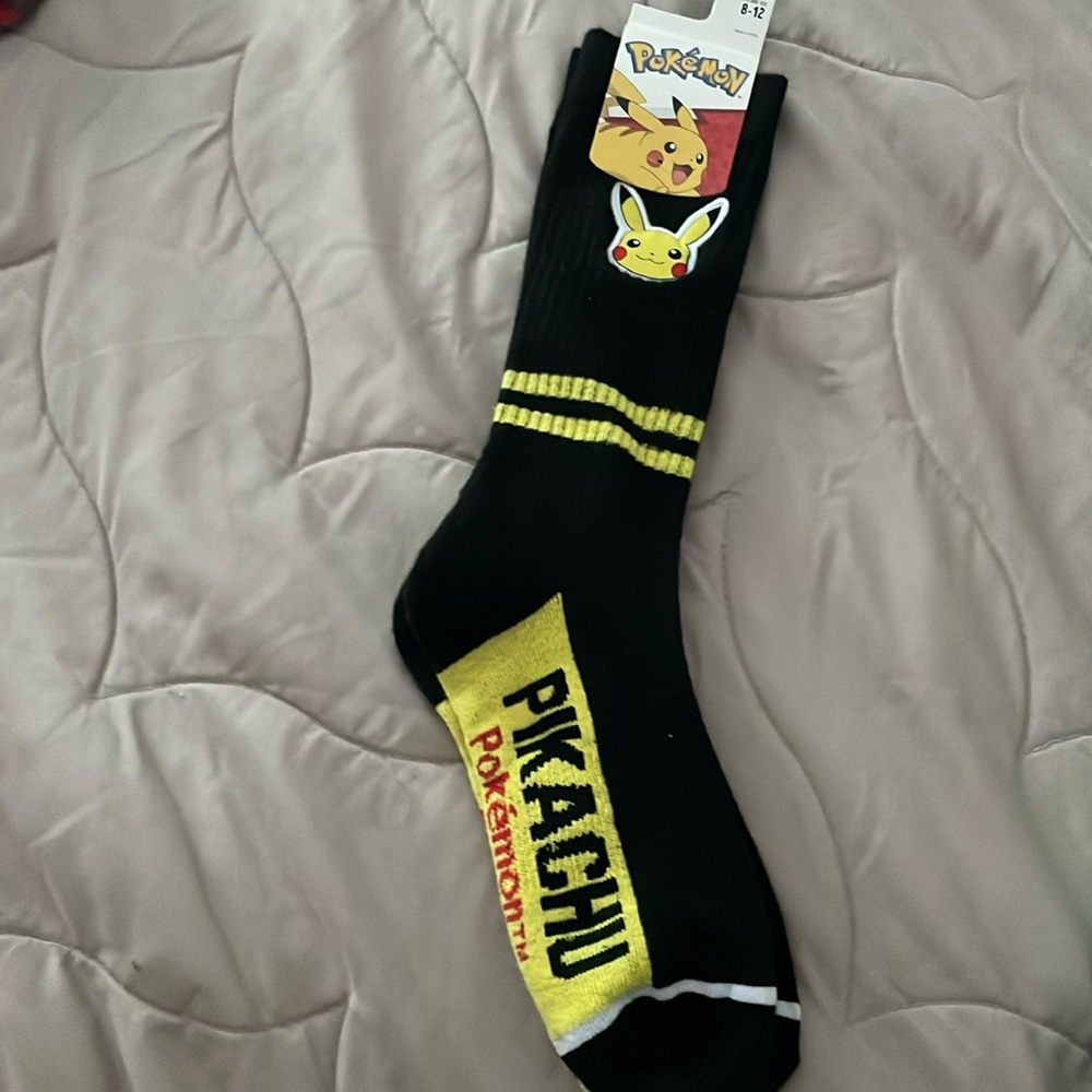 Pokemon Pikachu Men’s Crew Socks Size 8-12 NWT